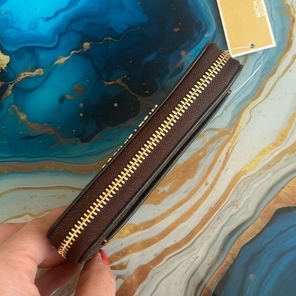 Brand New Michael Kors Brown Acorn Small Zip Around Card Case Holder Compact - Picture 7 of 15